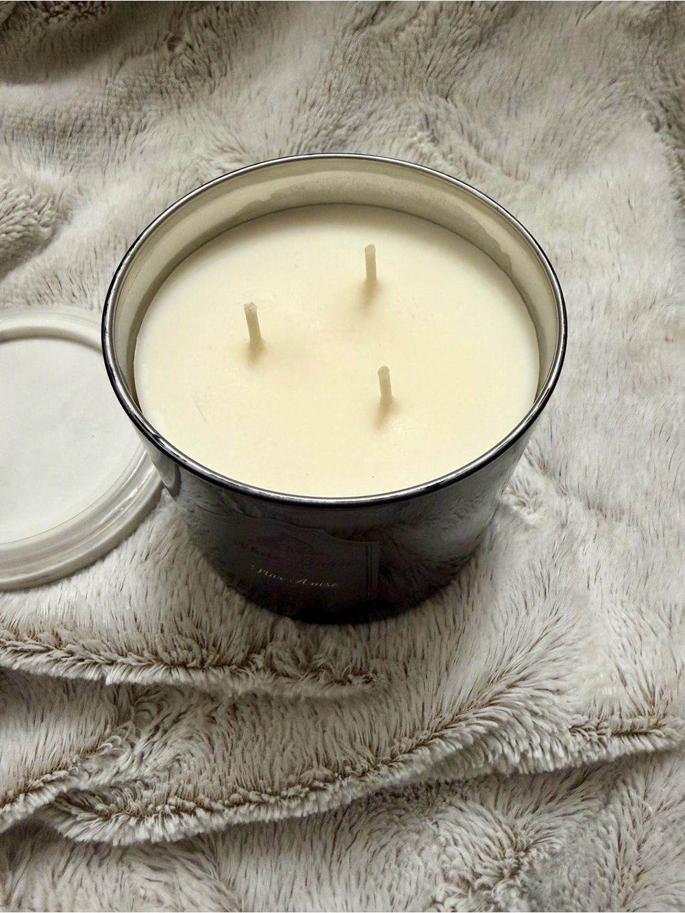 Holiday Limited Edition White Barn Black Glass Star Anise Scented Candle - Picture 2 of 3